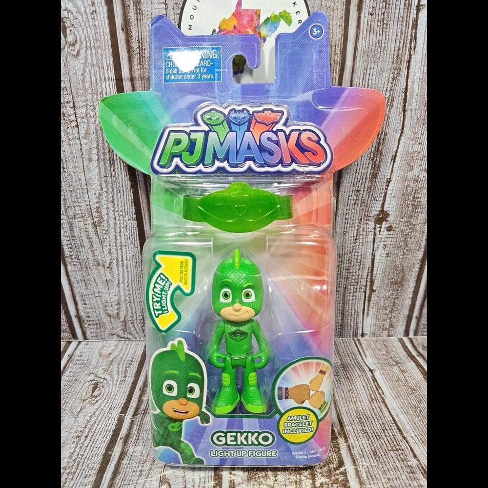 Disney Junior PJ Masks Gekko Light-Up Action Figure & Amulet Bracelet NEW!